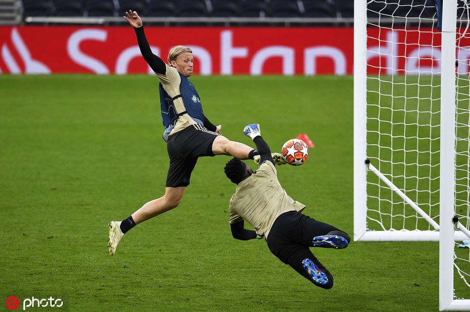 九游体育-关于今晨体能课后；阿贾克斯豪取连胜备战欧冠；球迷炸锅；球探报告显示潜力的信息