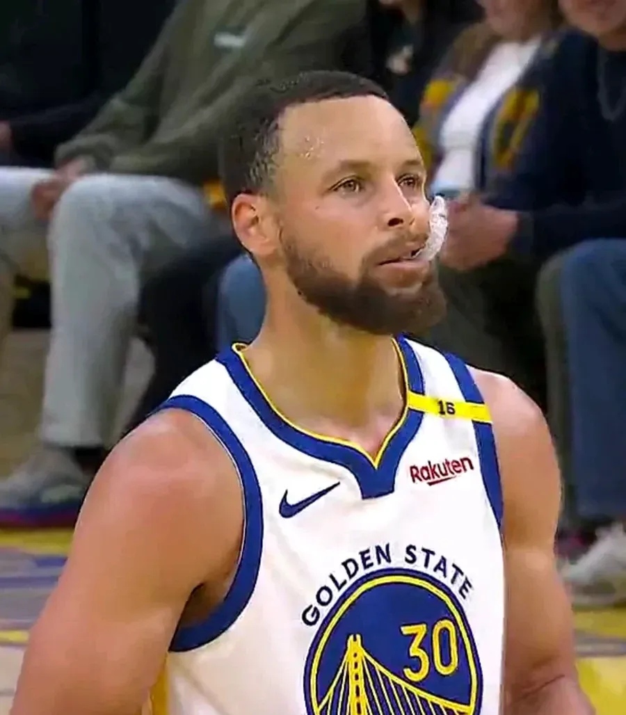 九游娱乐-库里迎来二十赛季高光表现，公牛球迷沸腾！的简单介绍