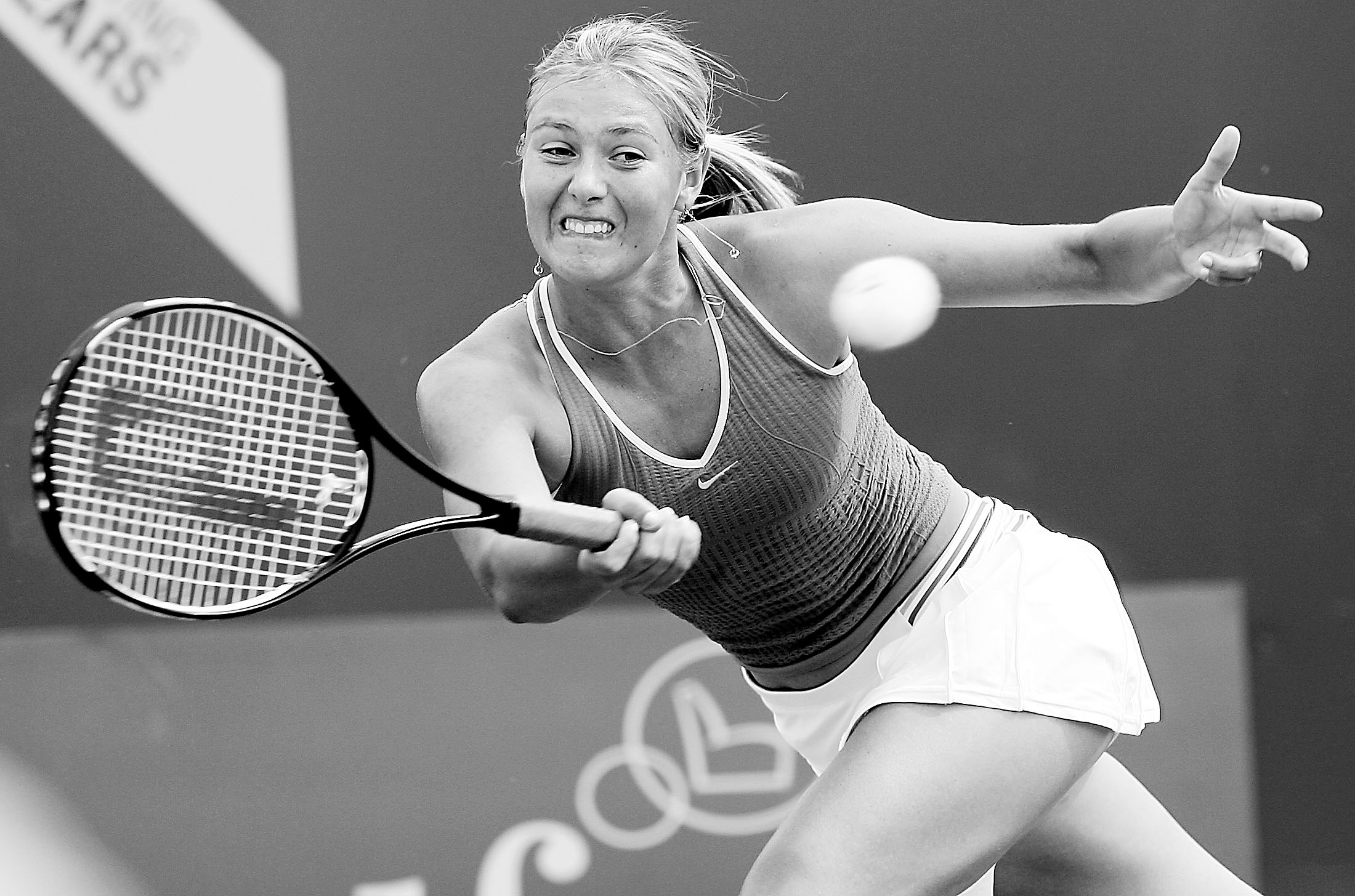 九游体育-莎拉波娃回归赛场，关键助攻首场状态亮眼，勇士观众沸腾！的简单介绍