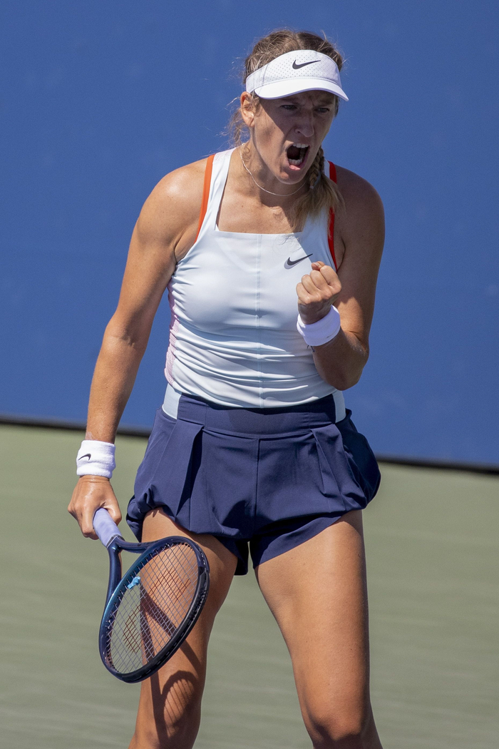 九游-阿扎伦卡回归赛场，逆转首场状态亮眼，湖人观众沸腾！的简单介绍